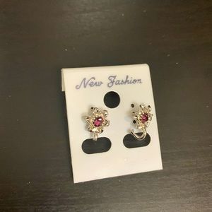 I’m selling theses new fashion earrings